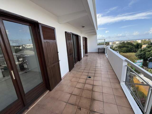 À Saint-Denis, appartement F4 de 71 m2 avec Grande terrasse — photo du bien
