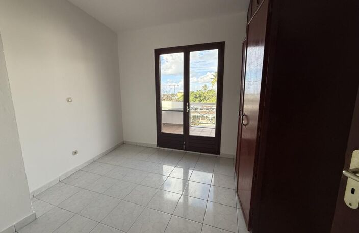 À Saint-Denis, appartement F4 de 71 m2 avec Grande terrasse — photo 4