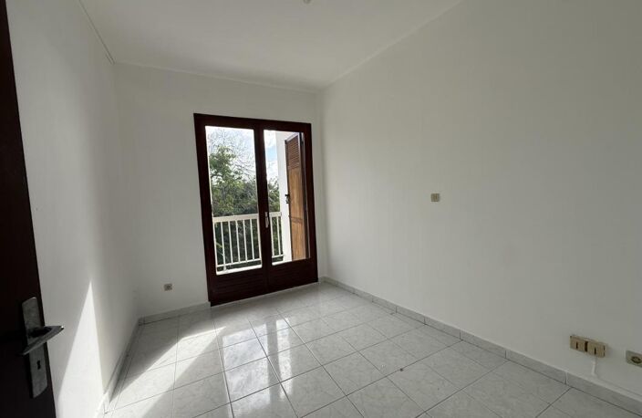 À Saint-Denis, appartement F4 de 71 m2 avec Grande terrasse — photo 5