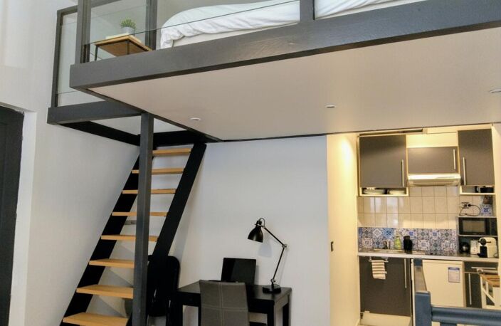Grand studio rénové, dans une rue adjacente à la rue de Vaugirard — photo 2
