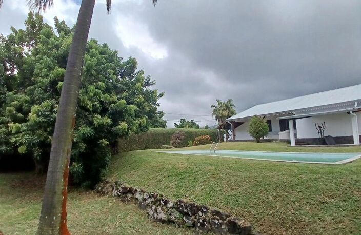 Belle villa familiale de 122 m² avec piscine sur terrain arboré  de 700 m² à Saint-Benoît (97470) — photo 3
