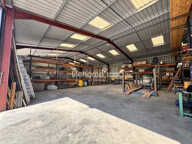 Entrepot 600 m² + Bureaux et terrain de près de 3500 m² — photo 4