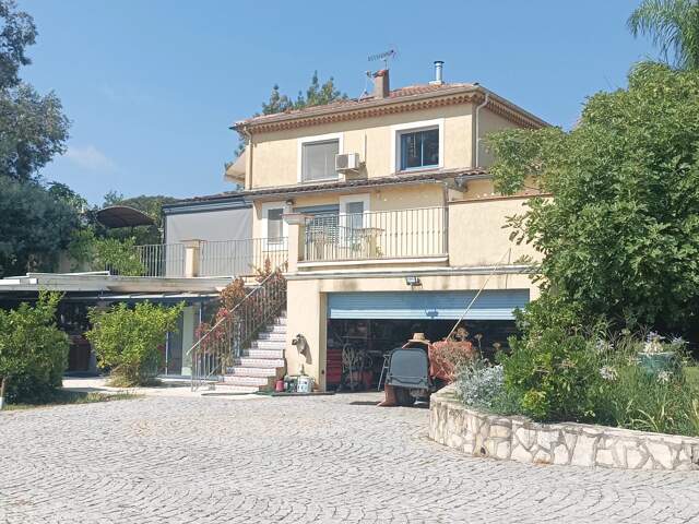 VILLA  AU CALME — photo du bien