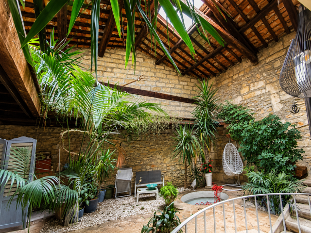 Immeuble de rapport avec Maison vigneronne et  locaux proche — photo du bien