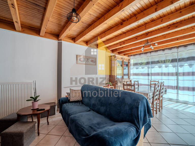 Maison de village mitoyenne d'un côté et son terrain attenan — photo 1