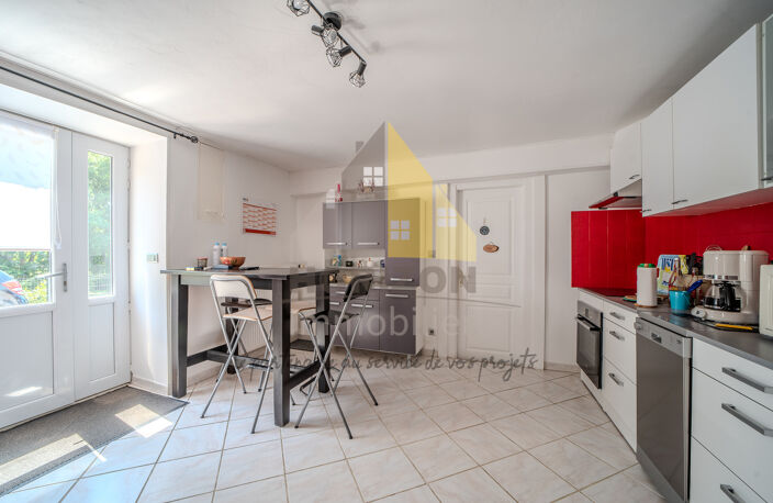 Maison de village mitoyenne d'un côté et son terrain attenan — photo 2