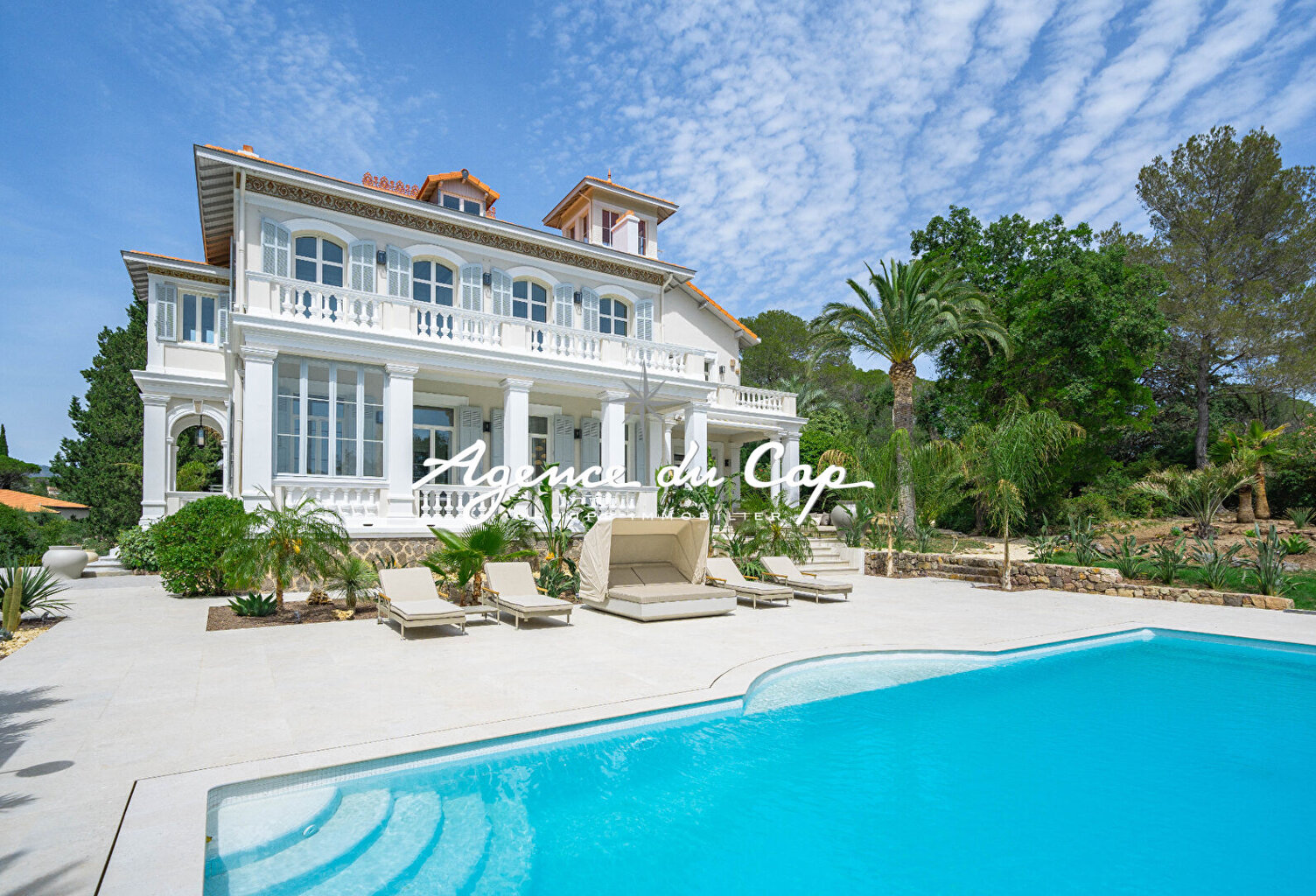 VILLA BELLE EPOQUE EMBLEMATIQUE  PARC DE 6000m² 9 PIECES  AVEC PISCINE A SAINT RAPHAEL VALESCURE PROCHE GOLFS — photo 1