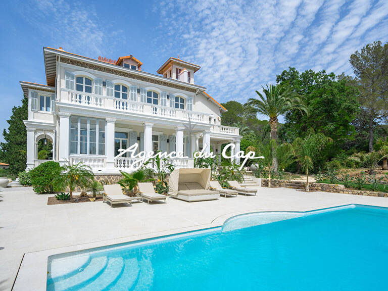 VILLA BELLE EPOQUE EMBLEMATIQUE  PARC DE 6000m² 9 PIECES  AVEC PISCINE A SAINT RAPHAEL VALESCURE PROCHE GOLFS — photo 1