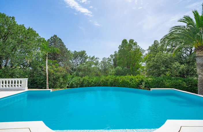 VILLA BELLE EPOQUE EMBLEMATIQUE  PARC DE 6000m² 9 PIECES  AVEC PISCINE A SAINT RAPHAEL VALESCURE PROCHE GOLFS — photo 2