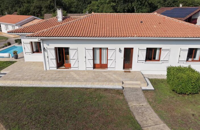 Rare à Parentis-en-Born – Propriété avec deux maisons, piscine et terrain de plus de 2 000 m² — photo 2