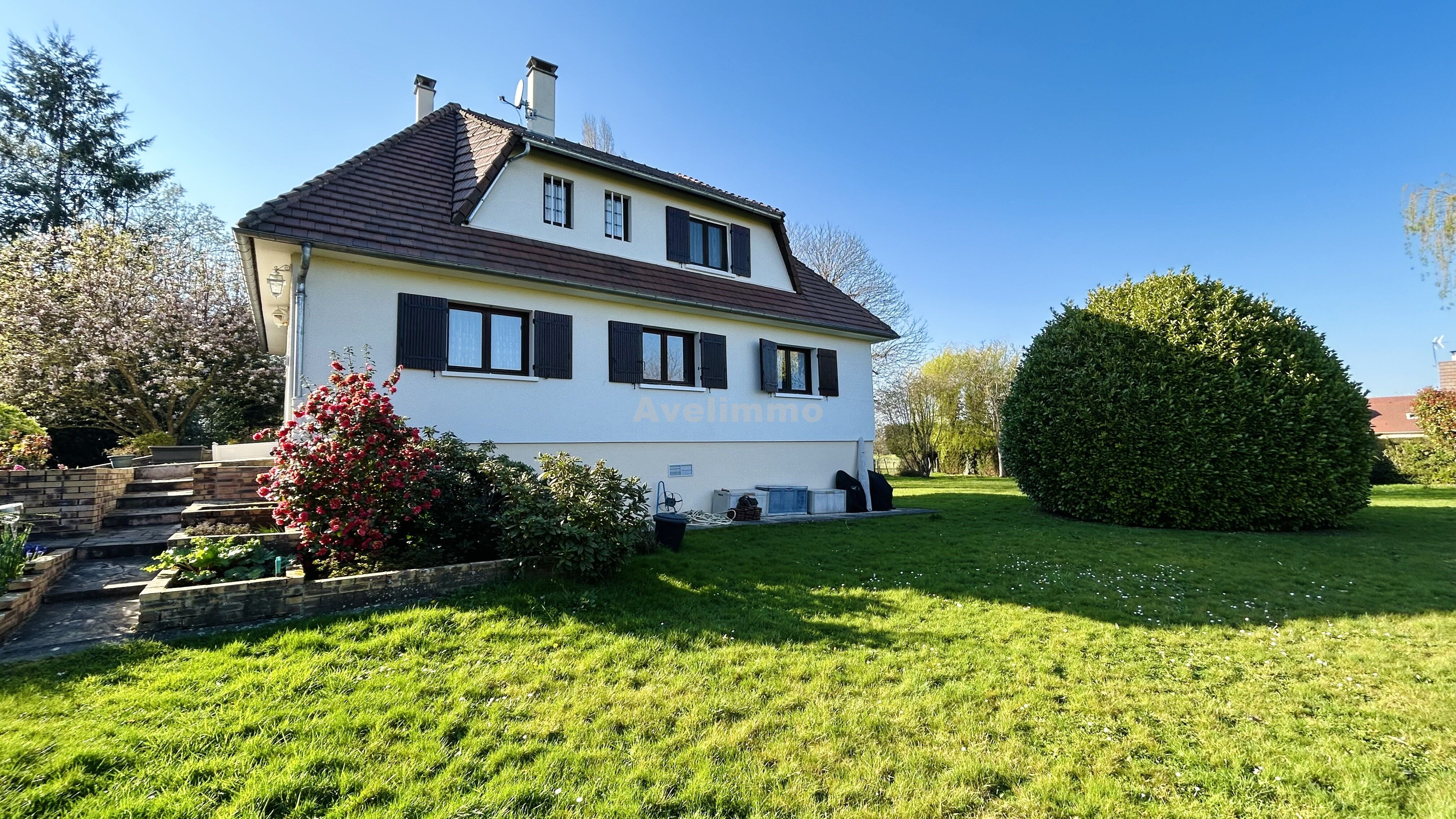 Une maison familiale d'exception au cœur d'un écrin de verdure