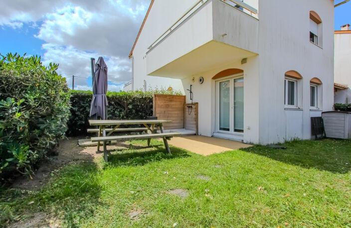 EXCLUSIVITE - ANGLET CHAMBRE D'AMOUR  A QUELQUES PAS DE LA PLAGE TRES BEAU T2 AVEC TERRASSE ET JARDIN — photo 3