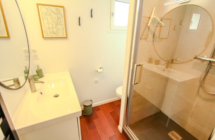 EXCLUSIVITE - ANGLET CHAMBRE D'AMOUR  A QUELQUES PAS DE LA PLAGE TRES BEAU T2 AVEC TERRASSE ET JARDIN — photo 5
