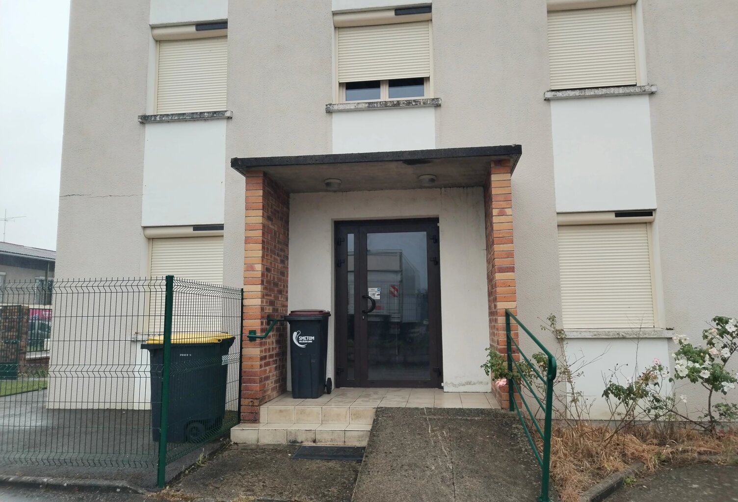 LOCAL COMMERCIAL – 3 BUREAUX – ZI DE SOUPPES-SUR-LOING — photo 1