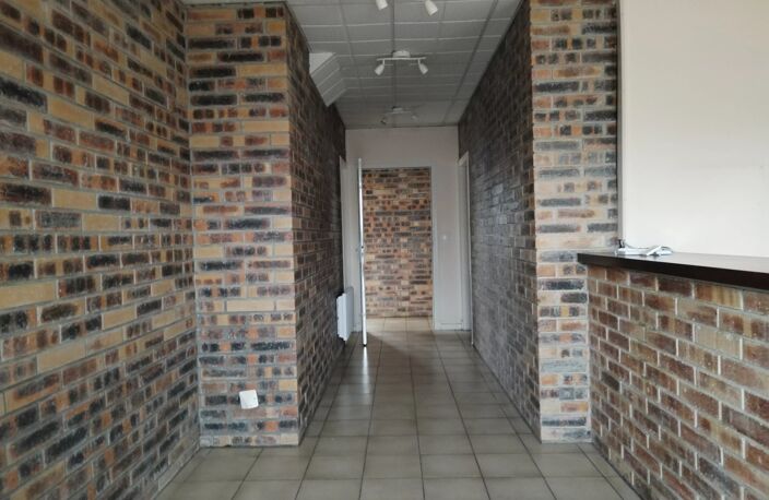 LOCAL COMMERCIAL – 3 BUREAUX – ZI DE SOUPPES-SUR-LOING — photo 2