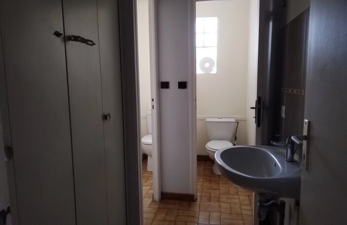 LOCAL COMMERCIAL – 3 BUREAUX – ZI DE SOUPPES-SUR-LOING — photo 5