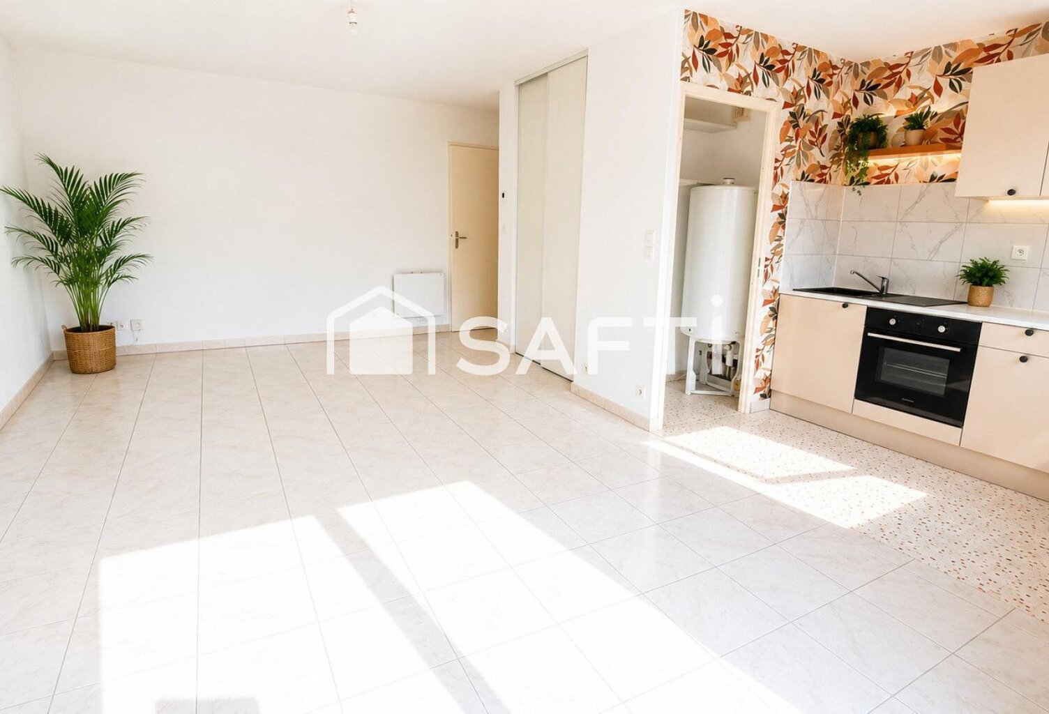 Les Sables-d'Olonne  Élégant T2 avec balcon, piscine, faibles charges et place de stationnement privatif — photo 1