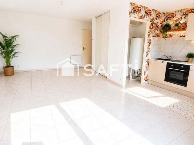 Les Sables-d'Olonne  Élégant T2 avec balcon, piscine, faibles charges et place de stationnement privatif — photo du bien
