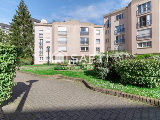 STUDIO de charme, RÉNOVÉ, de 32m2, CARREZ, AVEC GRANDE CAVE, à Maurepas, en zone piétone, au calme et proche de toutes commodités! — photo du bien