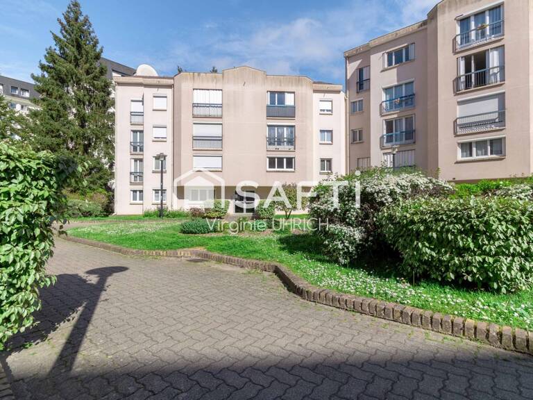 STUDIO de charme, RÉNOVÉ, de 32m2, CARREZ, AVEC GRANDE CAVE, à Maurepas, en zone piétone, au calme et proche de toutes commodités! — photo 1