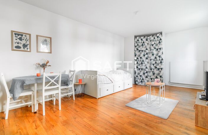 STUDIO de charme, RÉNOVÉ, de 32m2, CARREZ, AVEC GRANDE CAVE, à Maurepas, en zone piétone, au calme et proche de toutes commodités! — photo 3