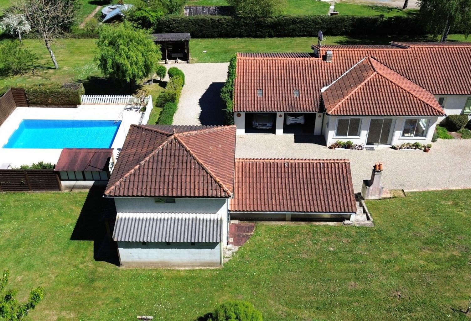 Plain-pied avec piscine et studio indépendant — photo 1