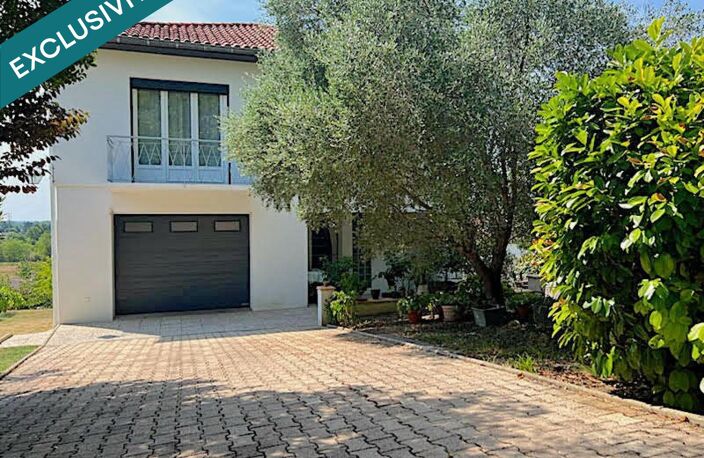 Villa — photo 2