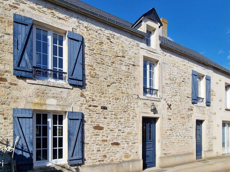 Bâtisse en pierre rénovée, 150 m², 3 chambres et plus, dépendance. — photo 1