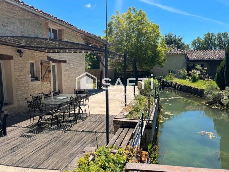 Belle maison en pierre — photo 1