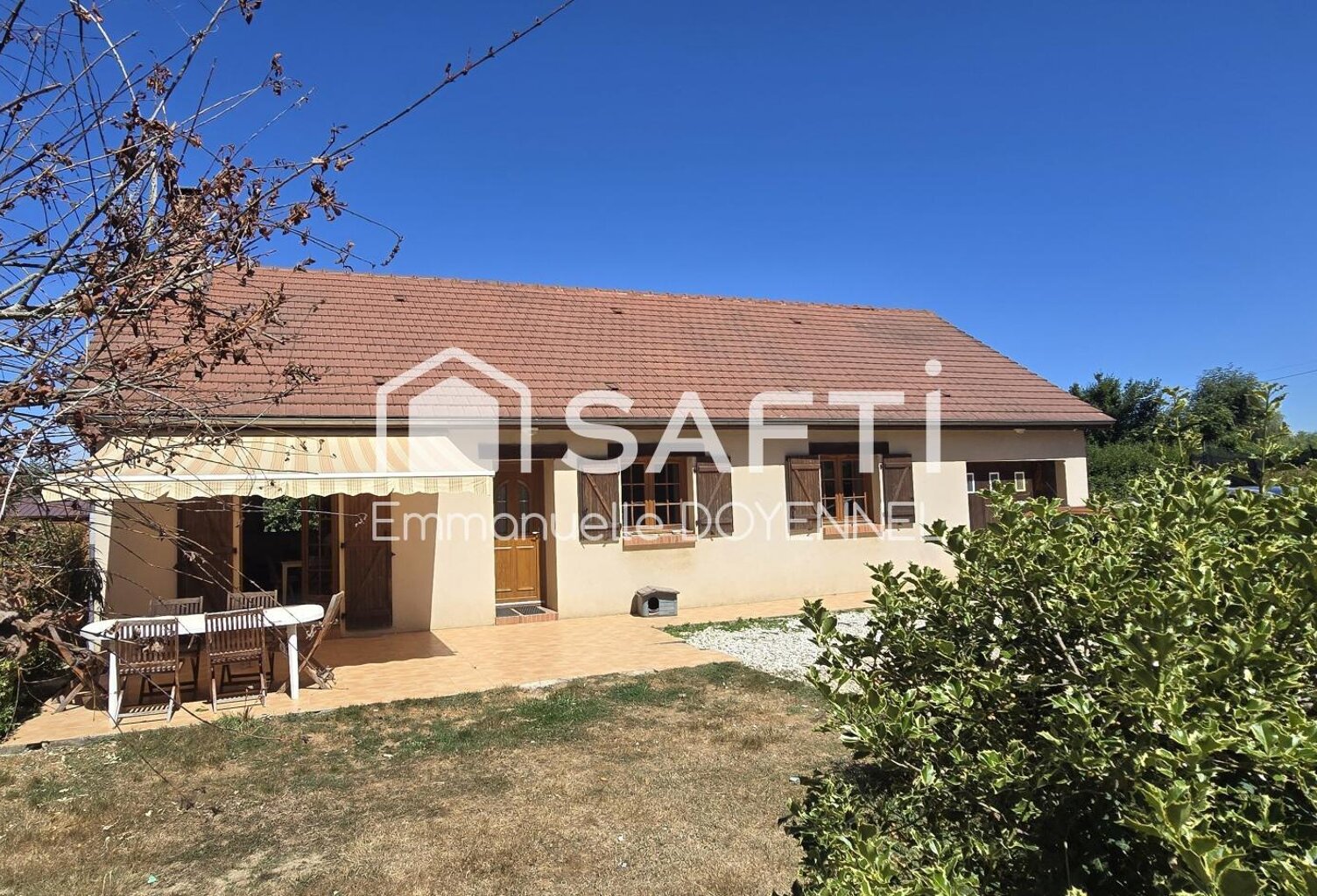Plain-pied, 2 chambres, 1 bureau et 2 000 m² de terrain — photo 1