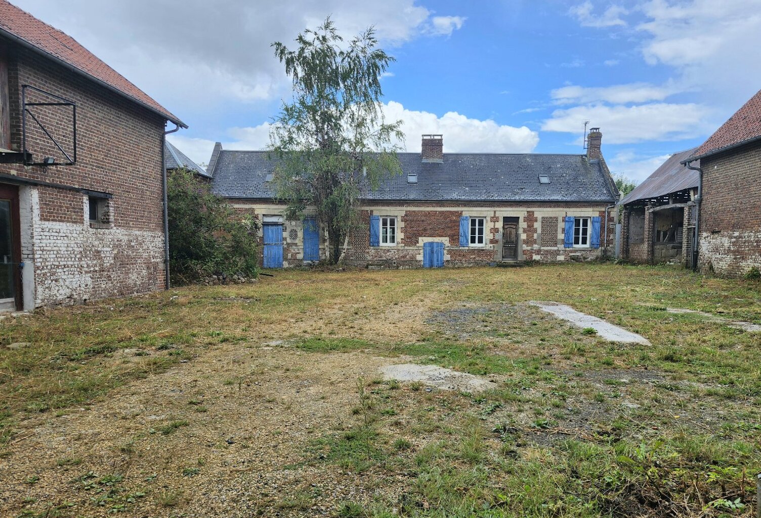 Maison et dépendances — photo 1