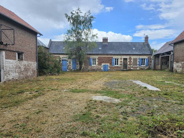 Maison et dépendances — photo 1