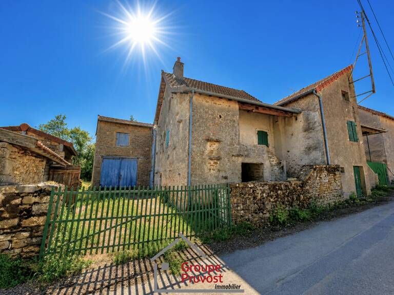 Ensemble immobilier à renover — photo 1