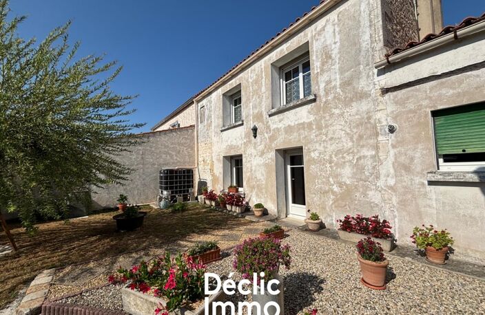 LA JARRIE  - Maison de caractère à fort potentiel avec dépendances, jardin et garage — photo 3