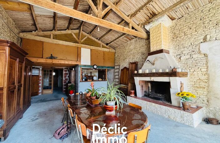 LA JARRIE  - Maison de caractère à fort potentiel avec dépendances, jardin et garage — photo 5