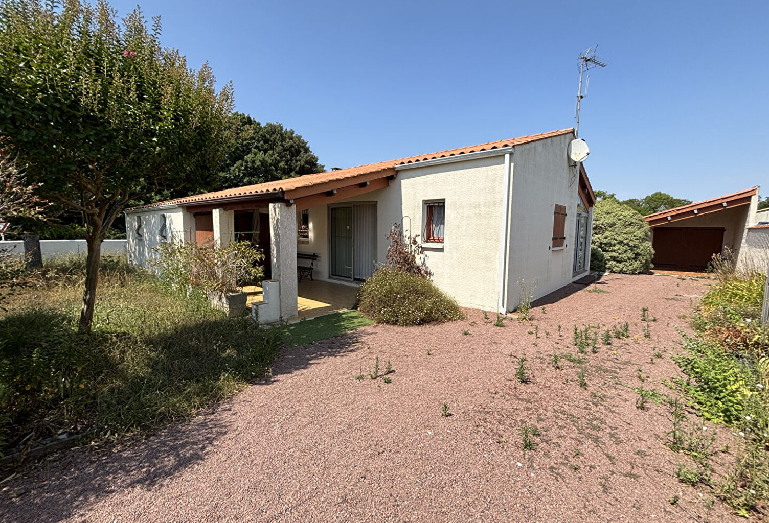 Maison de plain-pied avec garages et véranda - Au calme d'un village du Château-d'Oléron — photo 1
