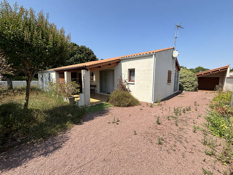 Maison de plain-pied avec garages et véranda - Au calme d'un village du Château-d'Oléron — photo 1