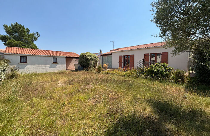 Maison de plain-pied avec garages et véranda - Au calme d'un village du Château-d'Oléron — photo 3