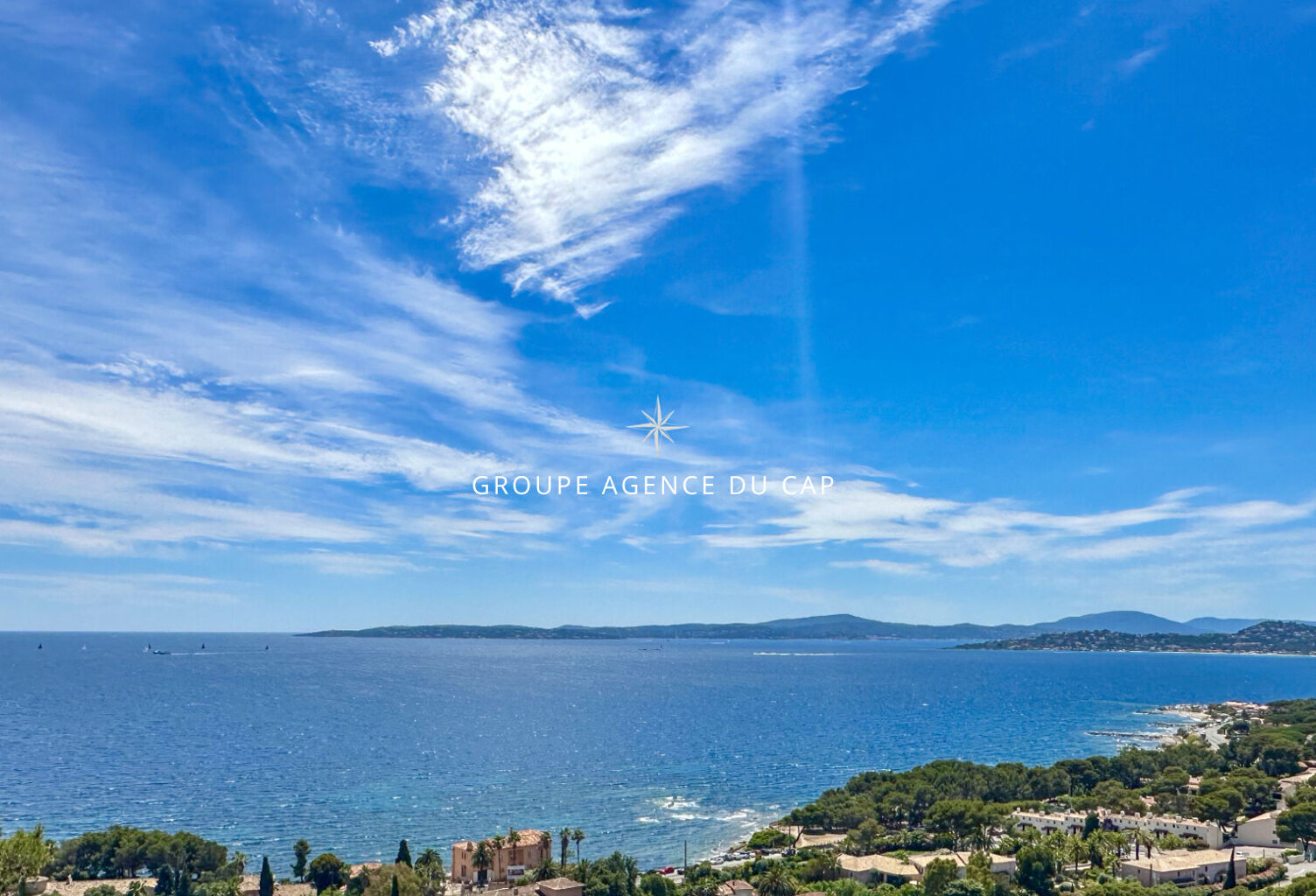 LES ISSAMBRES VILLA PROVENÇALE À RÉNOVER AVEC VUE MER PANORAMIQUE SUR LE GOLFE DE SAINT TROPEZ PISCINE GARAGE — photo 1