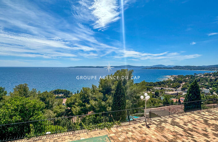 LES ISSAMBRES VILLA PROVENÇALE À RÉNOVER AVEC VUE MER PANORAMIQUE SUR LE GOLFE DE SAINT TROPEZ PISCINE GARAGE — photo 3