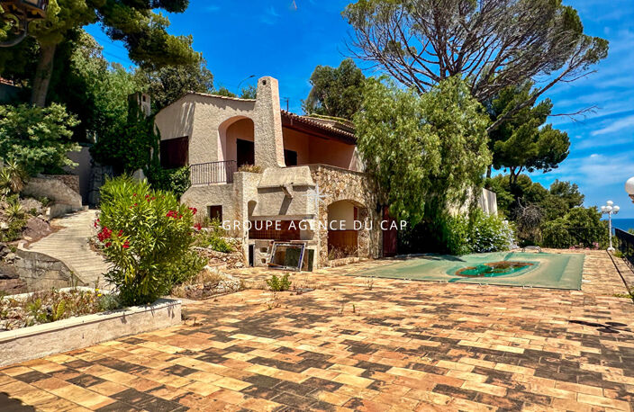 LES ISSAMBRES VILLA PROVENÇALE À RÉNOVER AVEC VUE MER PANORAMIQUE SUR LE GOLFE DE SAINT TROPEZ PISCINE GARAGE — photo 4