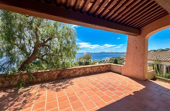 LES ISSAMBRES VILLA PROVENÇALE À RÉNOVER AVEC VUE MER PANORAMIQUE SUR LE GOLFE DE SAINT TROPEZ PISCINE GARAGE — photo 5