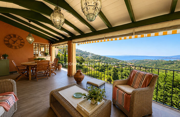 A VENDRE  VILLA PROVENÇALE  VUE MER PISCINE GARAGE AUX ISSAMBRES — photo 4