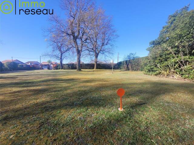 Terrain constructible — photo du bien