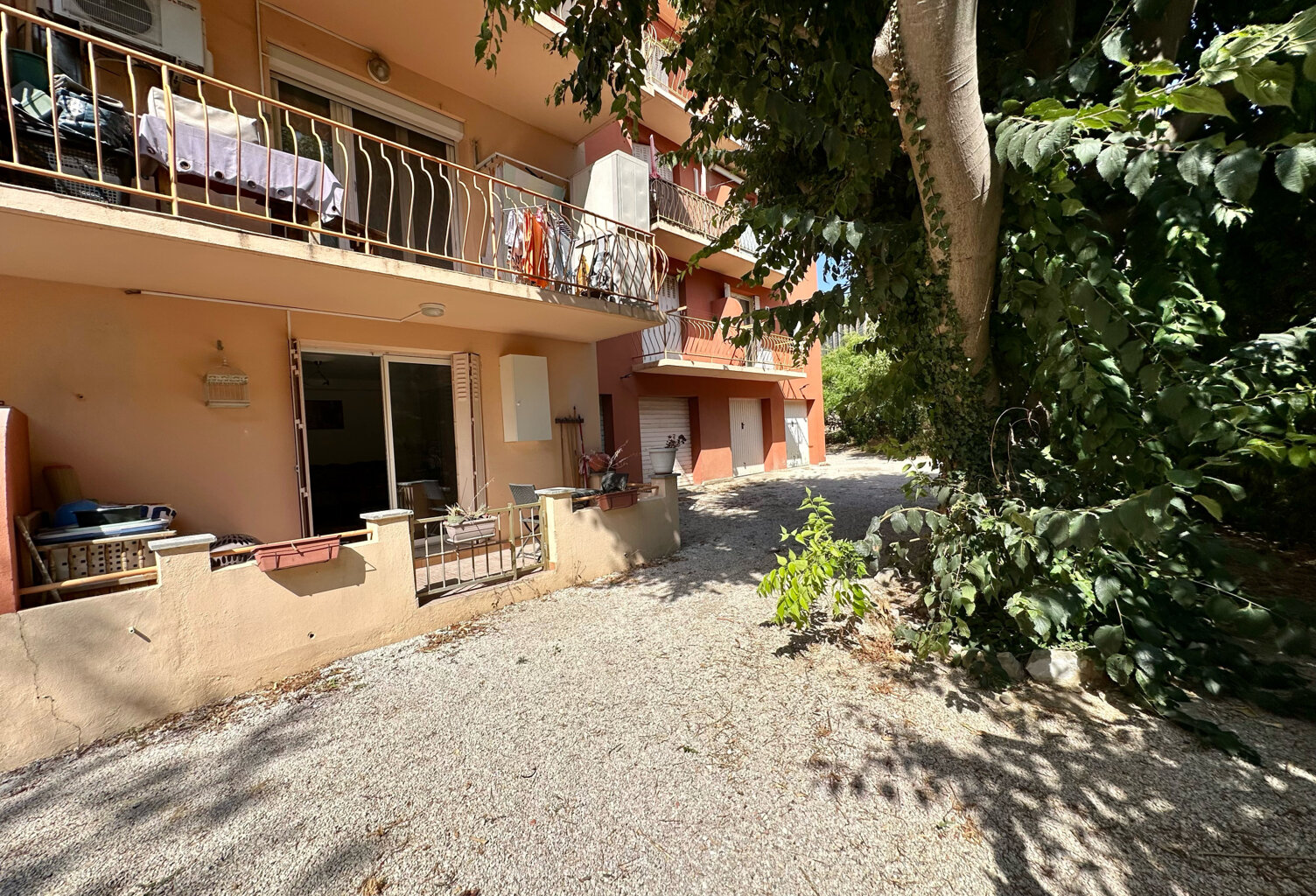 T3 RDC proches centre ville & port LA CIOTAT — photo 1