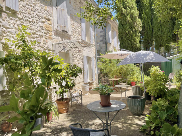 Authentique maison en pierre avec jardin commerces à pieds — photo du bien