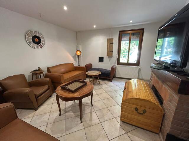 Maison de ville, 2 chambres possibilité 3, 2 bureaux, jardin, garage, véranda, dépendance. — photo du bien