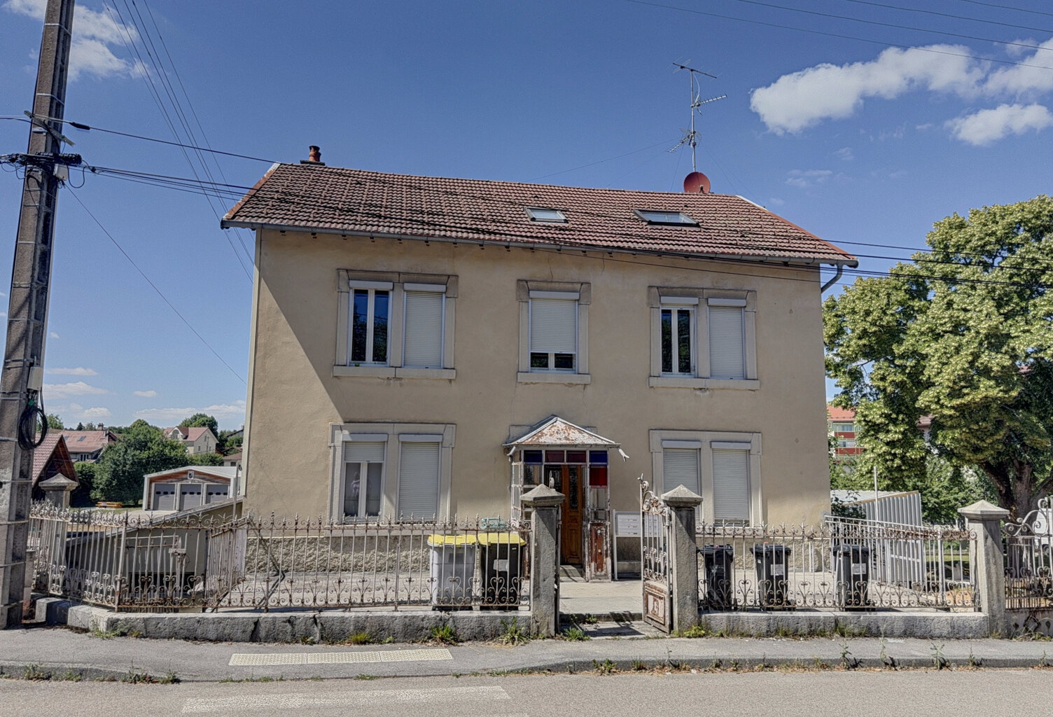 CHARQUEMONT - IMMEUBLE DE 6 APPARTEMENTS LOUES — photo 1