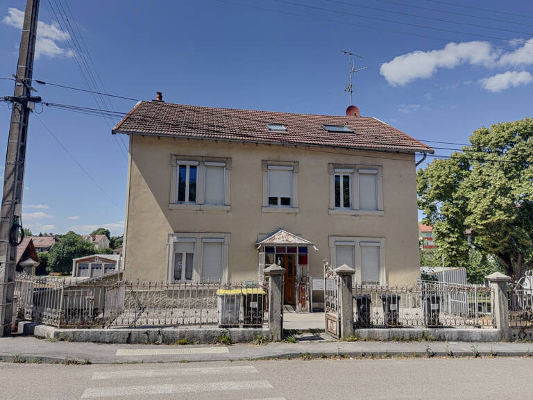 CHARQUEMONT - IMMEUBLE DE 6 APPARTEMENTS LOUES — photo 1