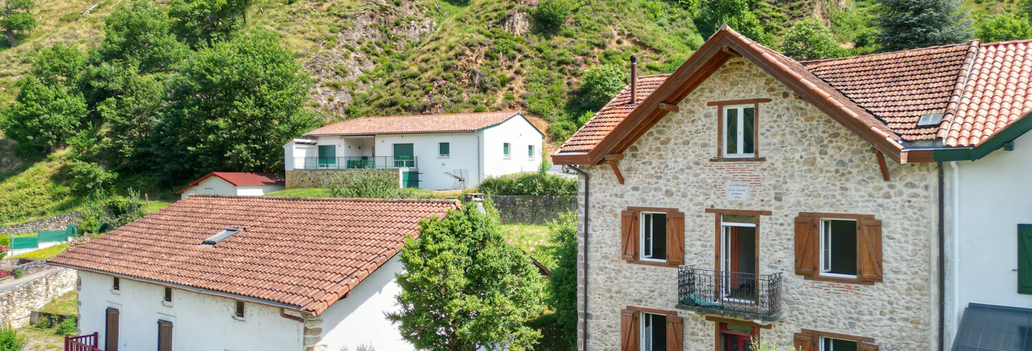 Maison 8 Pièces 159 m² à vendre à Urepel (64430)
